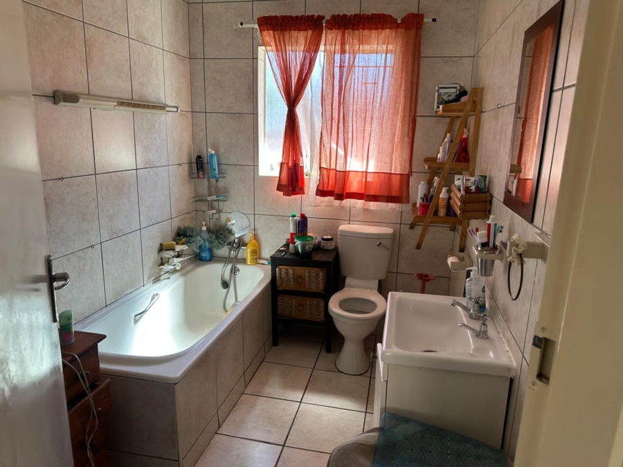 2 Bedroom Property for Sale in Oos Einde North West